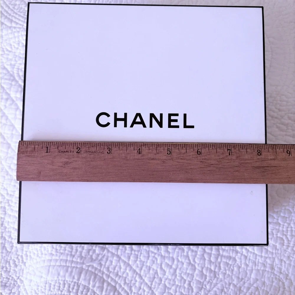 CHANEL Classic White Gift Box❣️ - Picture 2 of 4